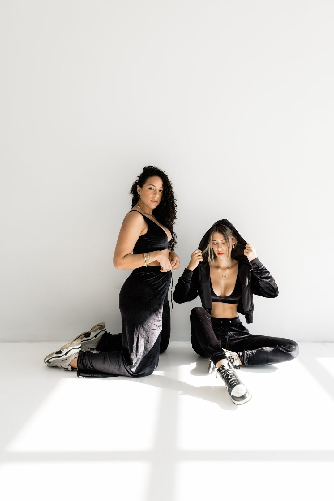 Velour Cropped Zip-Up - Onyx | Levavi