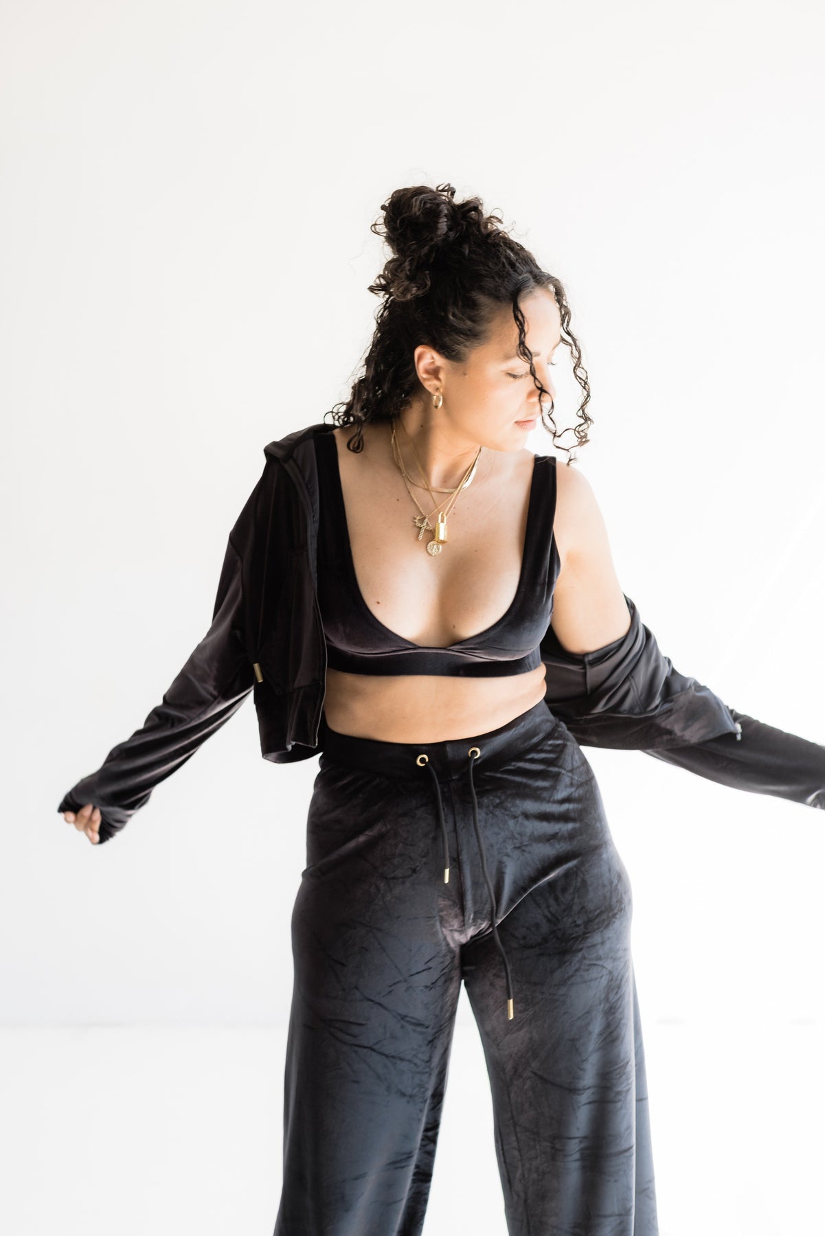 Velour Cropped Zip-Up - Onyx | Levavi